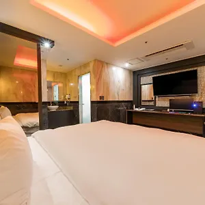 Signature Hotel